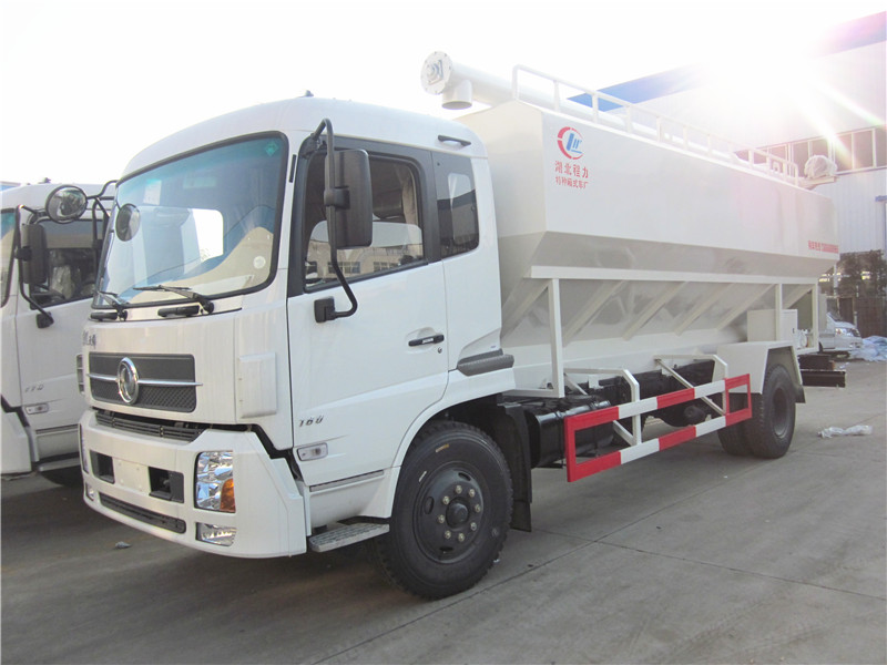 散裝<a href=http://m.kmkyu.com/siliaoche/ target=_blank class=infotextkey>飼料車(chē)</a>圖片展示