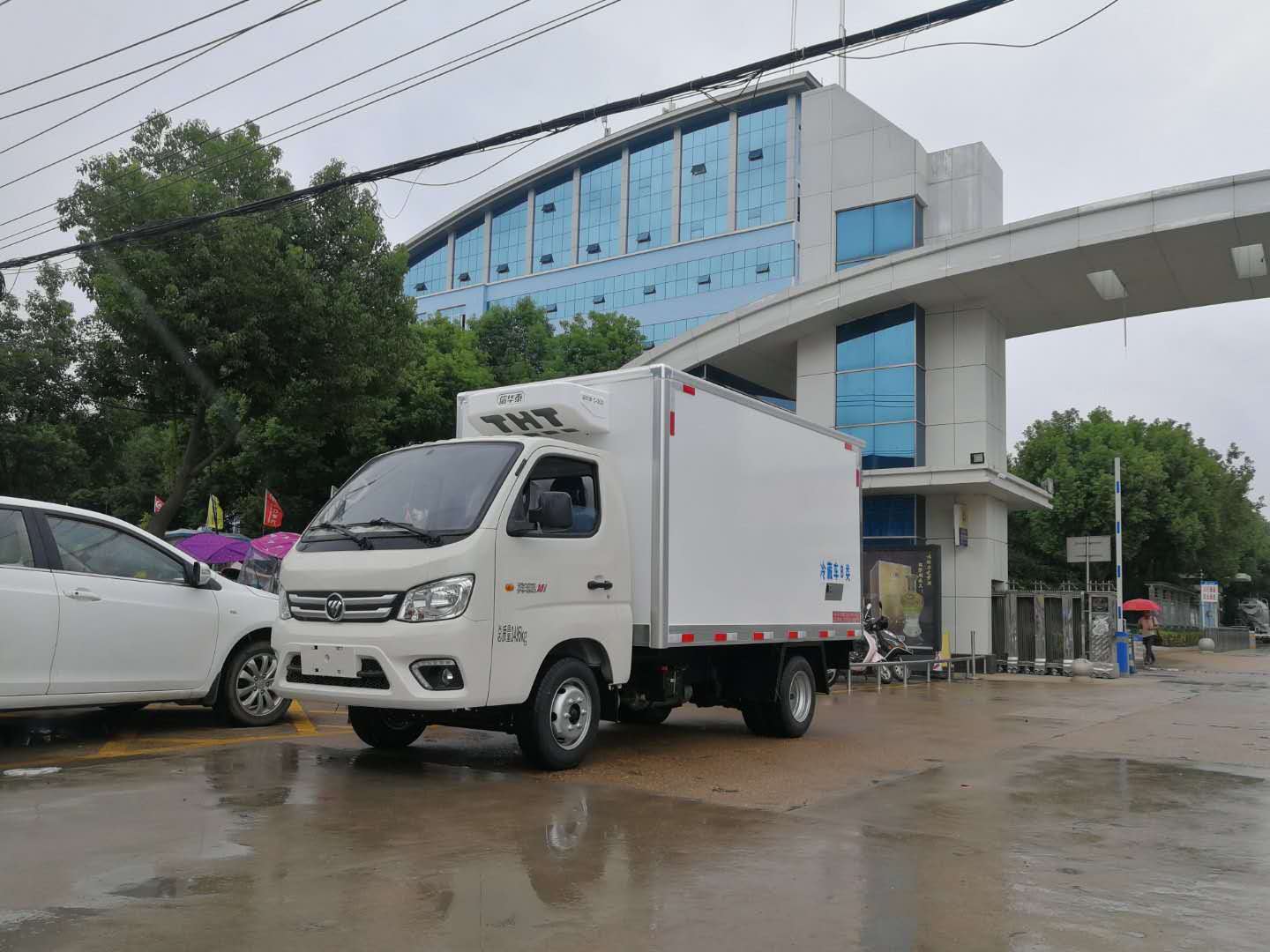 國(guó)六福田祥菱M1藍(lán)牌冷藏車(chē)