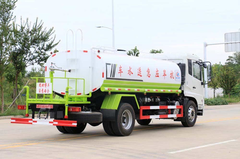 國(guó)六東風(fēng)天錦13方灑水車(chē)圖片4
