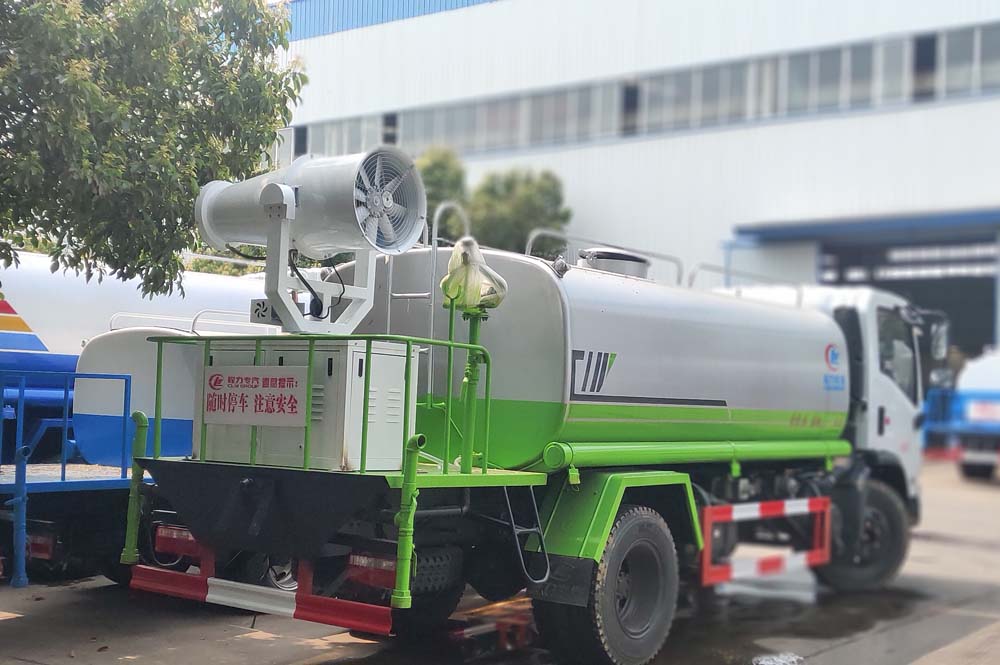 新款國(guó)六9方東風(fēng)福瑞卡灑水霧炮車(chē)圖片3